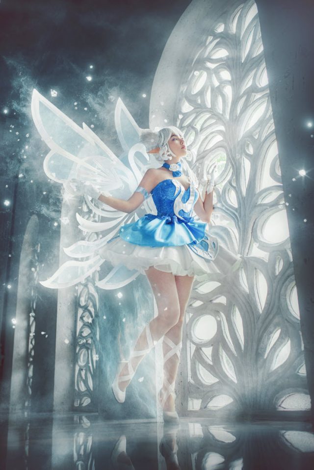 《传说对决》中“天鹅湖之翼”克里希的超现实cosplay,闪闪发光的美丽 《传说对决》中“天鹅湖之翼”克里希的超现实cosplay,闪闪发光的美丽