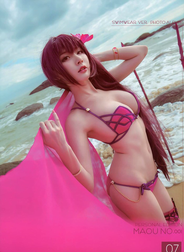 在下萝莉控ii的《Fate/Grand Order》斯卡哈COSPLAY，展现了性感与迷人