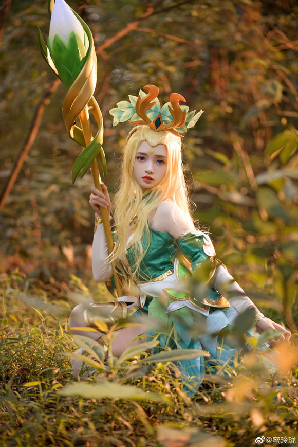 coser@蜜玲珑化身《王者荣耀》清新自然的“精灵公主”王昭君