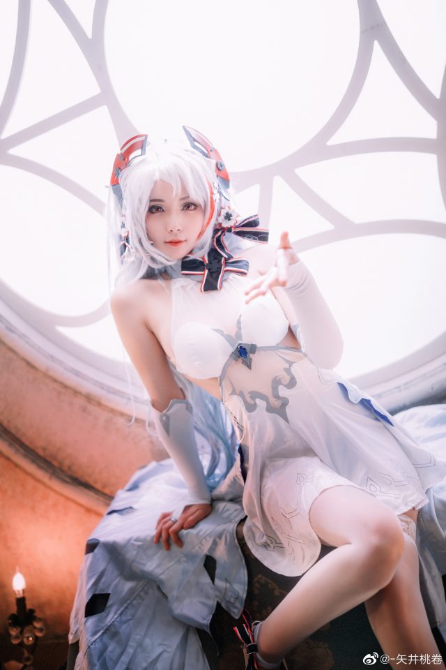 《碧蓝航线》cosplay:coser矢井桃卷优雅美丽的“花嫁版”欧根亲王 《碧蓝航线》cosplay:coser矢井桃卷优雅美丽的“花嫁版”欧根亲王