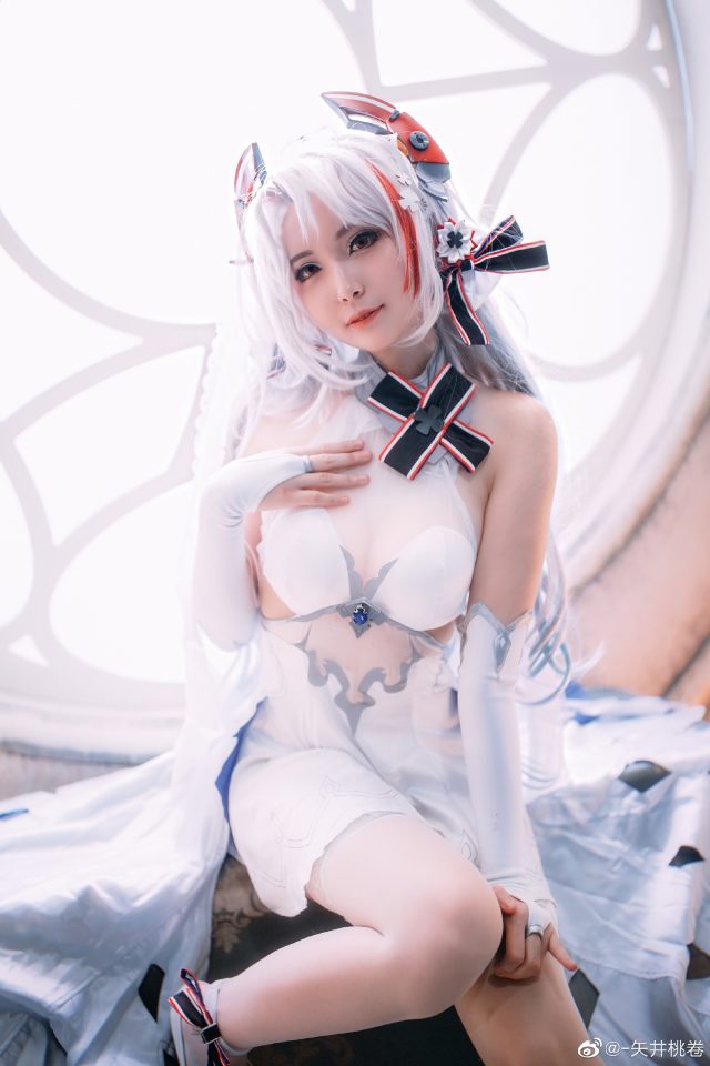 《碧蓝航线》cosplay:coser矢井桃卷优雅美丽的“花嫁版”欧根亲王 《碧蓝航线》cosplay:coser矢井桃卷优雅美丽的“花嫁版”欧根亲王
