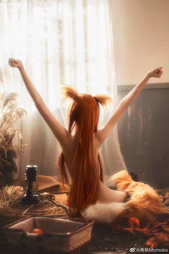 《狼与香辛料》中的自然之美:coser南桃Momoko化身迷人的赤裸赫萝 《狼与香辛料》中的自然之美:coser南桃Momoko化身迷人的赤裸赫萝