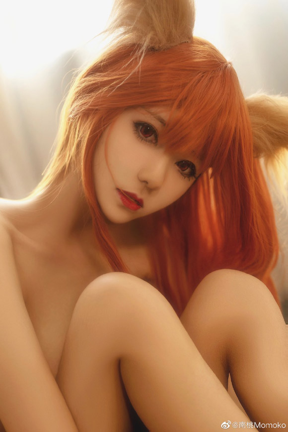 《狼与香辛料》中的自然之美:coser南桃Momoko化身迷人的赤裸赫萝 《狼与香辛料》中的自然之美:coser南桃Momoko化身迷人的赤裸赫萝