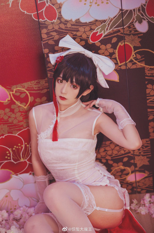 奶文文cos碧蓝航线的高雄·獒,华丽迷人的完美还原 奶文文cos碧蓝航线的高雄·獒,华丽迷人的完美还原