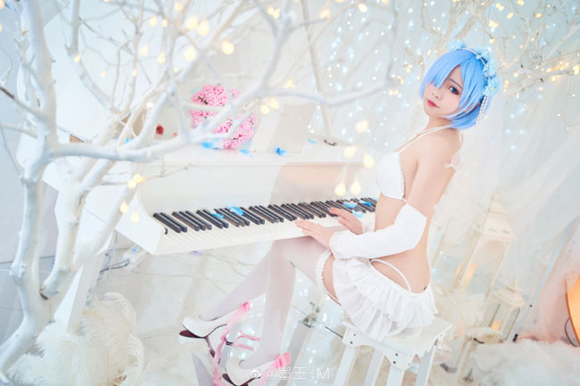 墨玉-M cos“花嫁版”雷姆,演绎角色的性感与可爱 墨玉-M cos“花嫁版”雷姆,演绎角色的性感与可爱