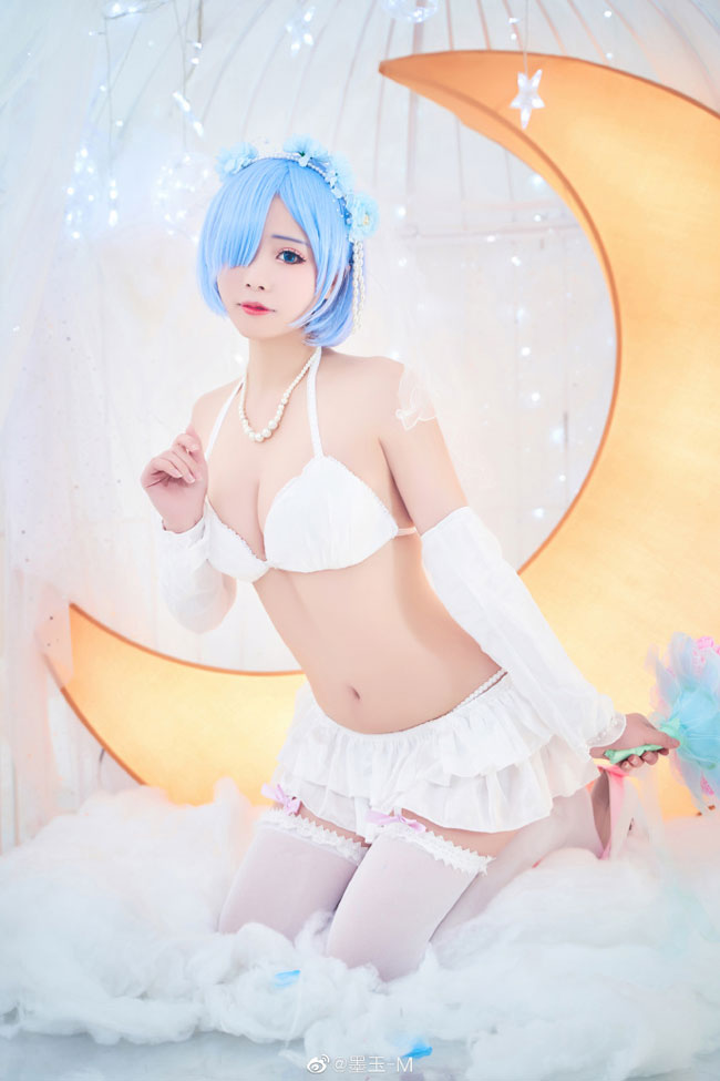 墨玉-M cos“花嫁版”雷姆,演绎角色的性感与可爱 墨玉-M cos“花嫁版”雷姆,演绎角色的性感与可爱