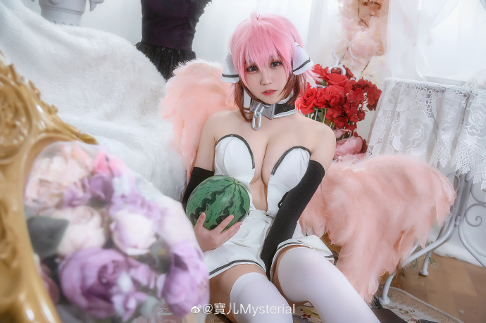 寶儿Mysterial cos《天降之物》的伊卡洛斯，性感迷人的天使降临