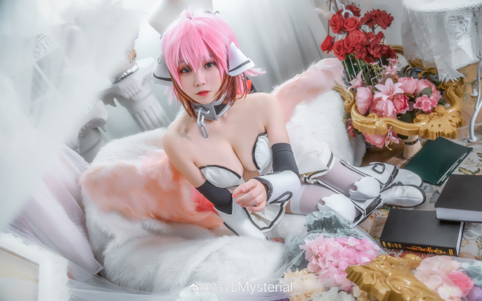 寶儿Mysterial cos《天降之物》的伊卡洛斯，性感迷人的天使降临