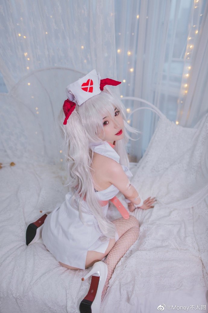 Money不太甜cos《碧蓝航线》吸血鬼,展现御姐的魅力诱惑 Money不太甜cos《碧蓝航线》吸血鬼,展现御姐的魅力诱惑