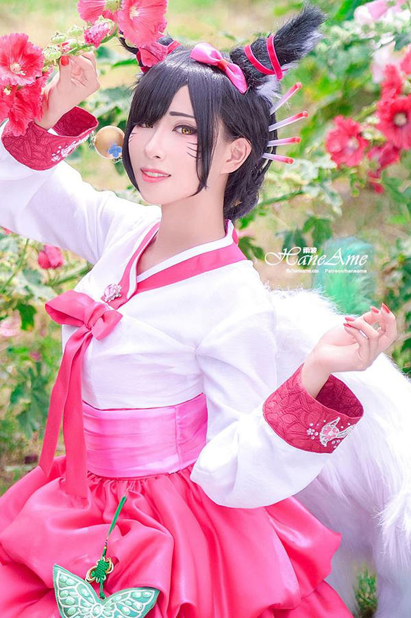 雨波_HaneAme cos《英雄联盟》阿狸，独特诠释九尾妖狐的魅力