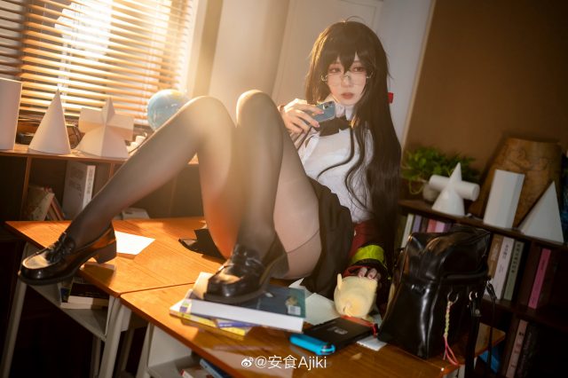安食Ajiki cos《碧蓝航线》大凤JK，带来放学后的甜蜜时光