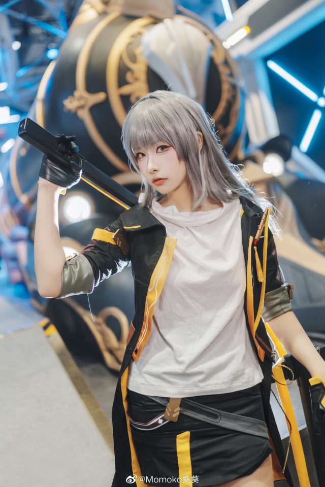 Momoko葵葵cos《崩坏：星穹铁道》开拓者·星，星辰闪耀英姿飒爽