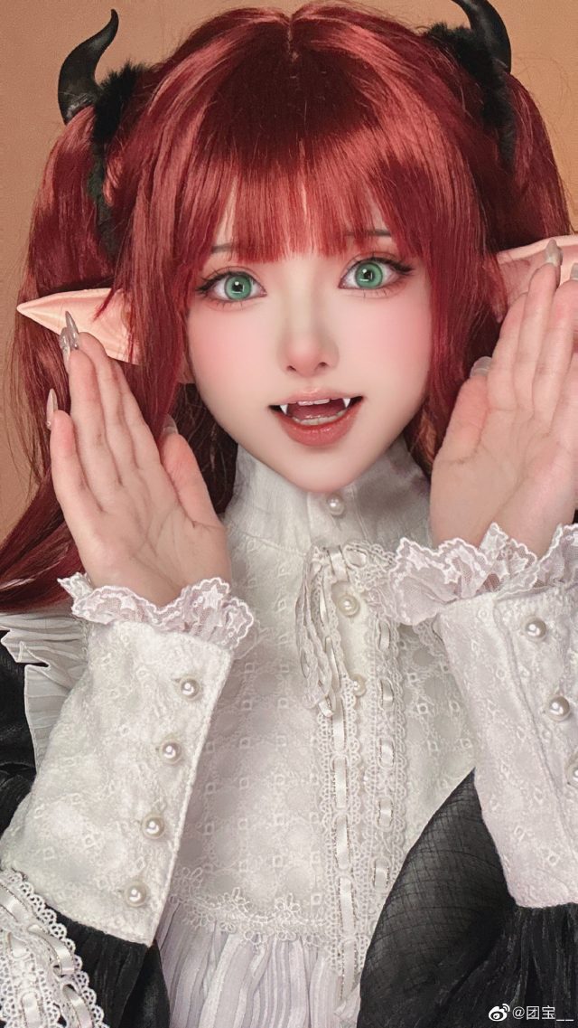 团宝_cos《更衣人偶坠入爱河》小恶魔莉兹，唤醒你的深夜幻想