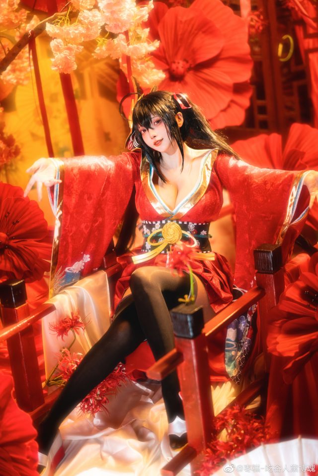 [碧蓝航线]枣糕-吃谷人黛博魂cos大凤，展现性感的病态美