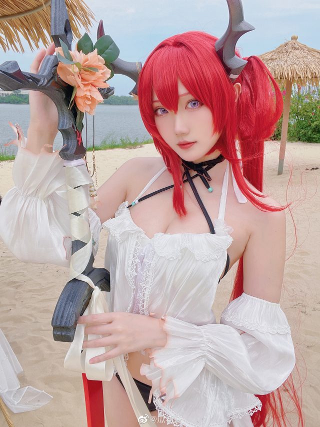 瓜希酱cos《明日方舟》史尔特尔,绽放“缤纷奇境”的魅力 瓜希酱cos《明日方舟》史尔特尔,绽放“缤纷奇境”的魅力