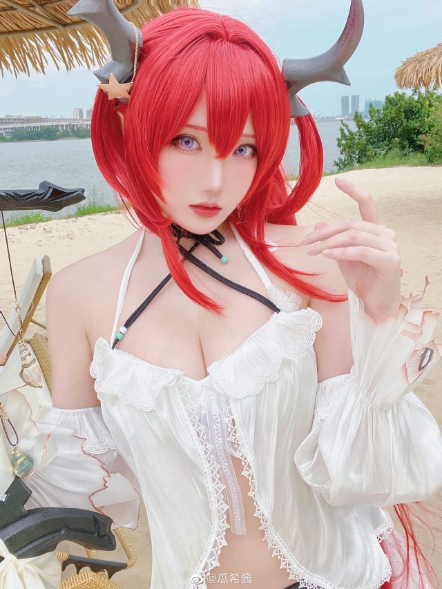 瓜希酱cos《明日方舟》史尔特尔,绽放“缤纷奇境”的魅力 瓜希酱cos《明日方舟》史尔特尔,绽放“缤纷奇境”的魅力