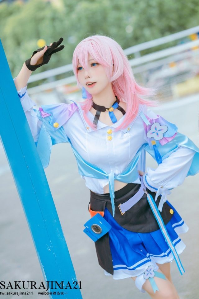 樱岛嗷一cos《崩坏:星穹铁道》三月七,崩坏世界的迷人之美 樱岛嗷一cos《崩坏:星穹铁道》三月七,崩坏世界的迷人之美