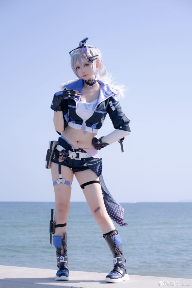 [崩坏：星穹铁道]菌子宝宝cos银狼，展现“星核猎手”的迷人魅力