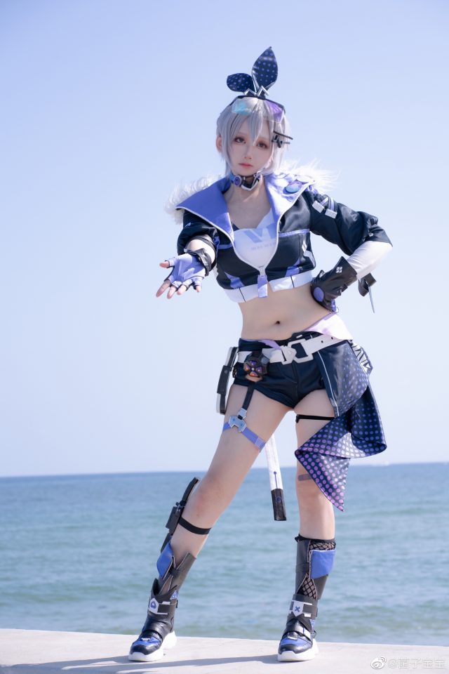 [崩坏：星穹铁道]菌子宝宝cos银狼，展现“星核猎手”的迷人魅力