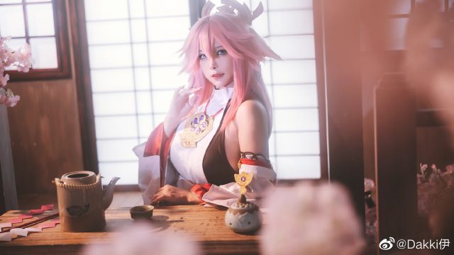 Dakki伊cos《原神》八重神子,震撼再现神秘宫司的魅力 Dakki伊cos《原神》八重神子,震撼再现神秘宫司的魅力