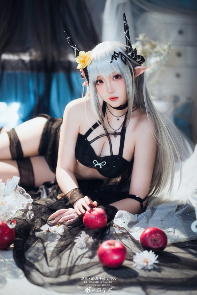 瓜希酱cos《明日方舟》 泥岩,魅力四溢的“静谧午夜DN 06” 瓜希酱cos《明日方舟》 泥岩,魅力四溢的“静谧午夜DN 06”