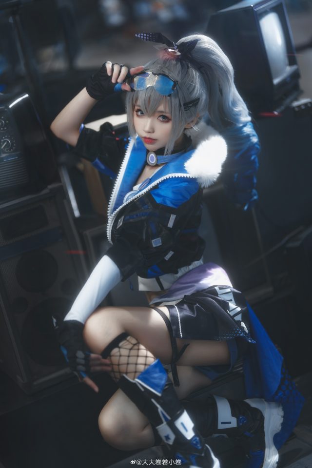 [崩坏：星穹铁道]大大卷卷小卷cos银狼，展现骇客高手的迷人魅力