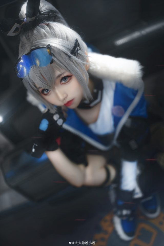 [崩坏：星穹铁道]大大卷卷小卷cos银狼，展现骇客高手的迷人魅力
