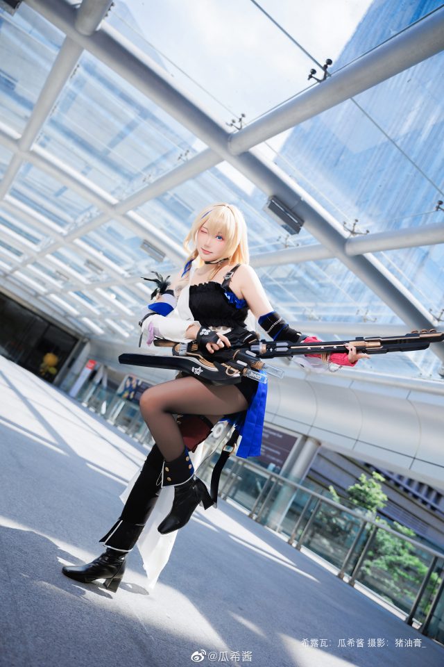 [崩坏：星穹铁道]瓜希酱cos希露瓦，尽显摇滚魅力引爆热潮