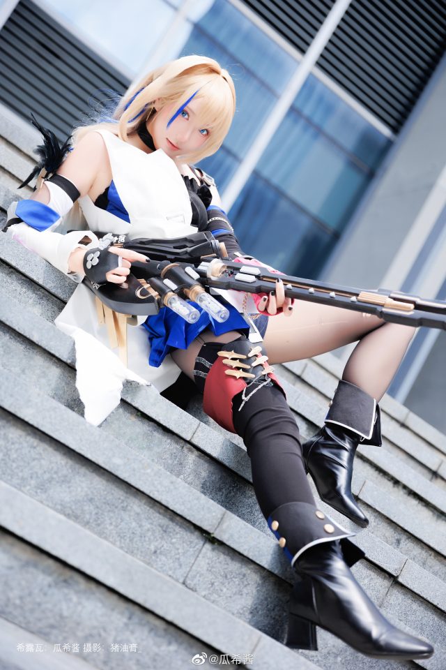 [崩坏：星穹铁道]瓜希酱cos希露瓦，尽显摇滚魅力引爆热潮