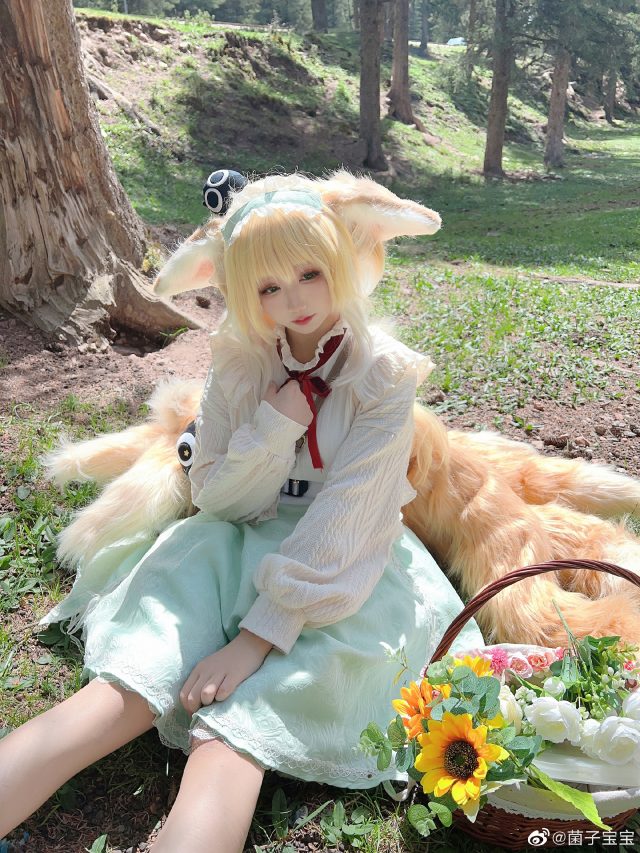 [明日方舟]菌子宝宝cos铃兰小姐，展现九尾狐的迷人与可爱