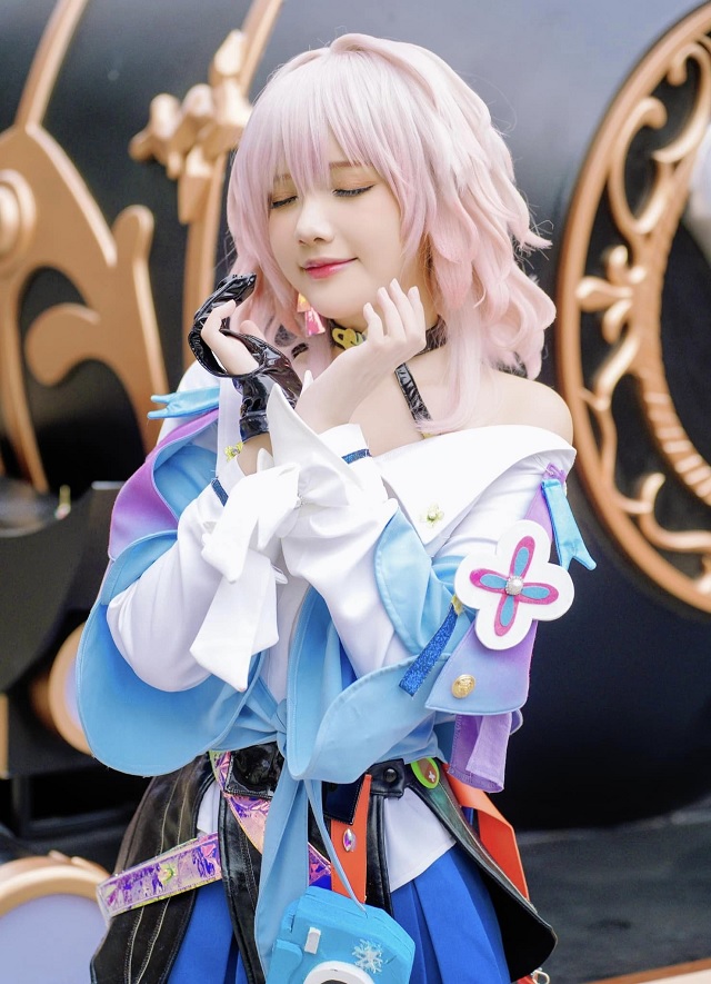 陈秋芳的三月七cosplay让粉丝们心动不已，因为太可爱了！