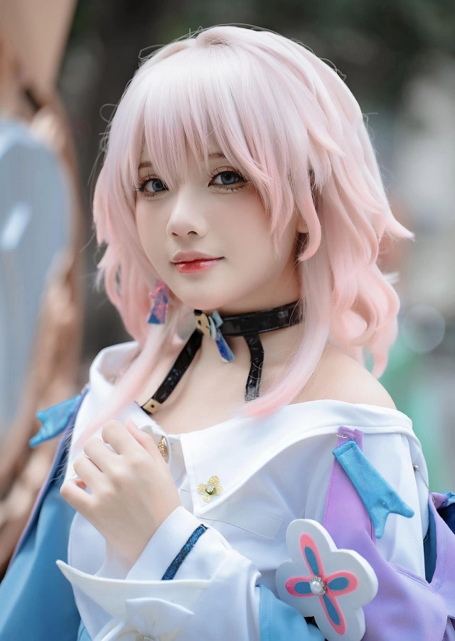 陈秋芳的三月七cosplay让粉丝们心动不已，因为太可爱了！