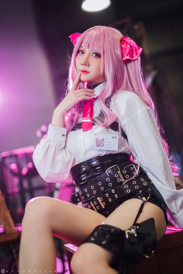 焖焖碳cos《胜利女神：妮姬》尤妮，魅力四射闪耀嘉年华