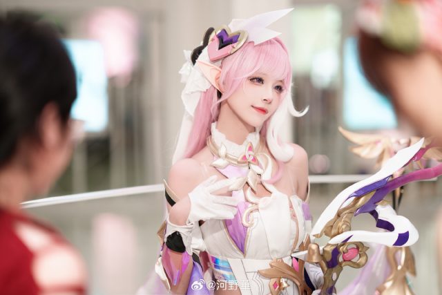 河野華cos《崩坏3》爱莉希雅,萌力十足惊艳夏日嘉年华 河野華cos《崩坏3》爱莉希雅,萌力十足惊艳夏日嘉年华