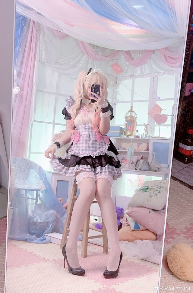 [更衣人偶坠入爱河]Wuli大YIMI cos喜多川海梦，展现女仆的性感与可爱