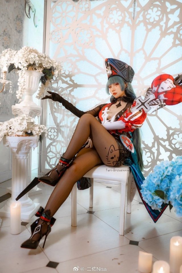 [碧蓝航线]二佐Nisa cos马可波罗，威严又性感的“女神”闪亮登场！