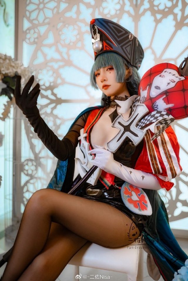 [碧蓝航线]二佐Nisa cos马可波罗，威严又性感的“女神”闪亮登场！