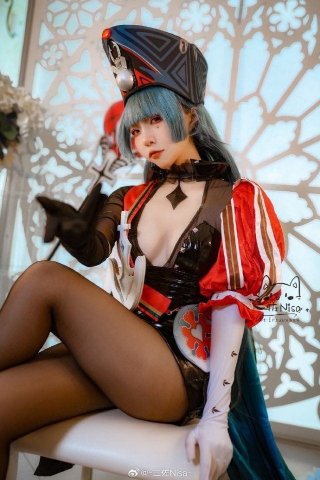 [碧蓝航线]二佐Nisa cos马可波罗，威严又性感的“女神”闪亮登场！