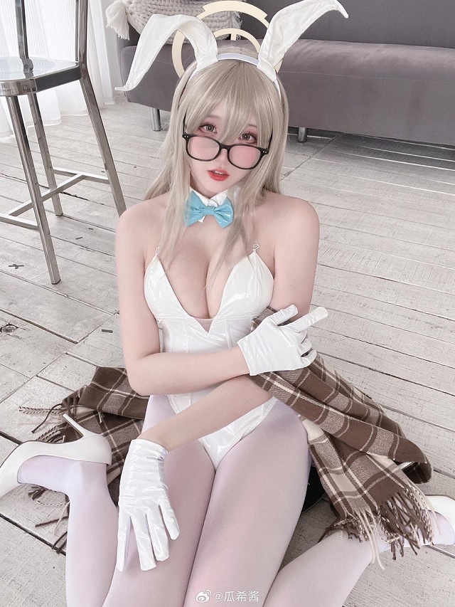 [蔚蓝档案]瓜希酱cos室笠朱音，性感可爱尽显兔女郎魅力