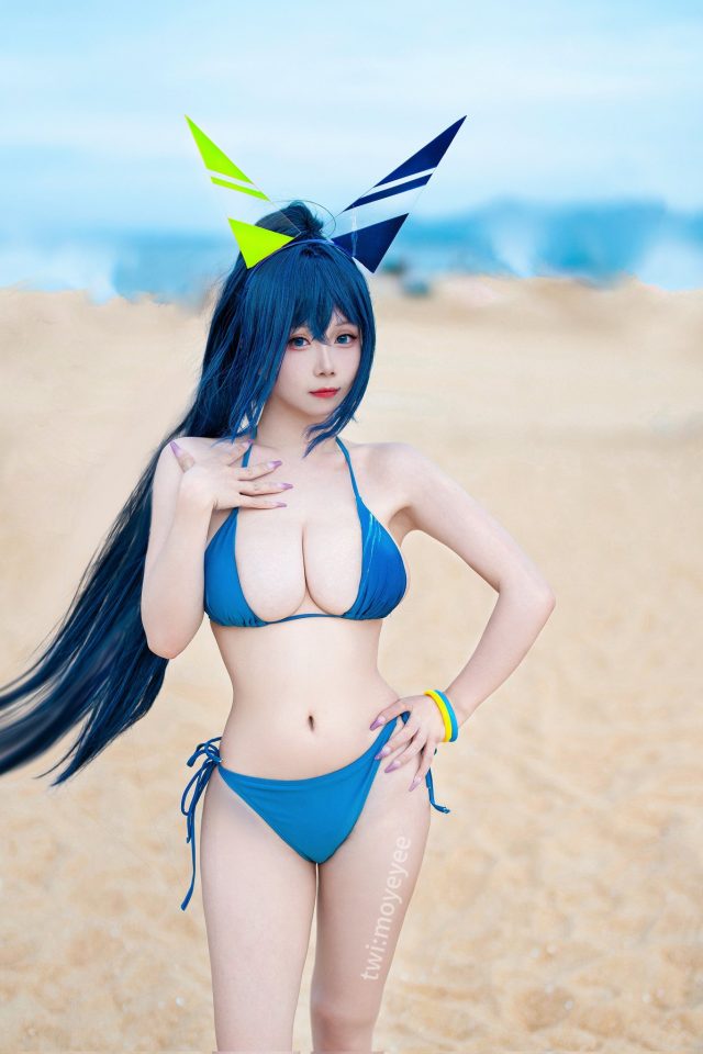 Gugu_night cos《碧蓝航线》花园，上演性感的海滩大冒险