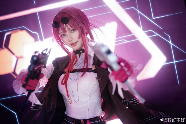 [崩坏：星穹铁道]柠好不好cos卡芙卡，漂亮酷帅的杀手丽人惊艳登场