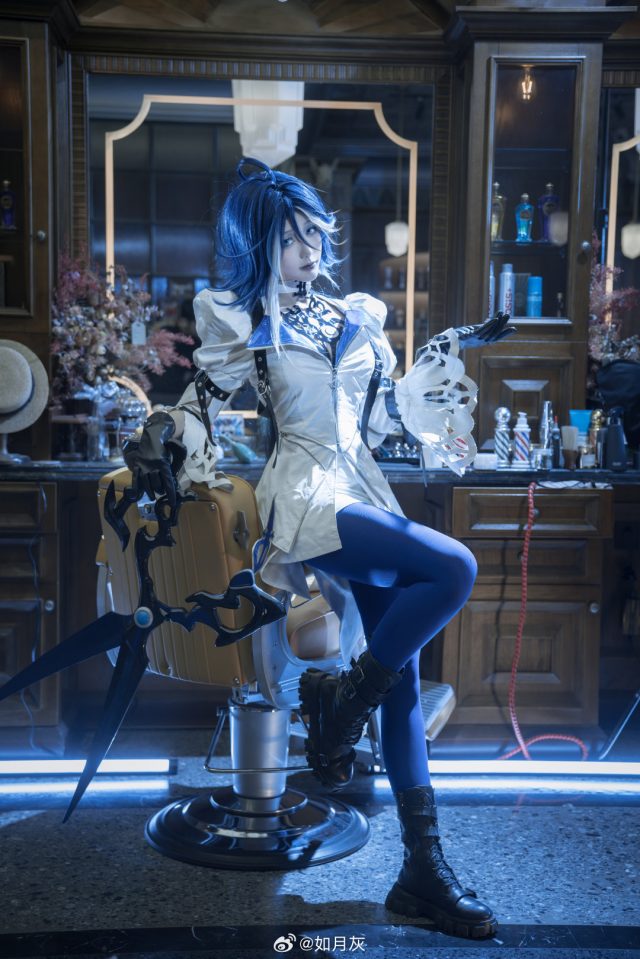 如月灰cos《无期迷途》阿黛拉,美到心跳加速的绝美魅力 如月灰cos《无期迷途》阿黛拉,美到心跳加速的绝美魅力