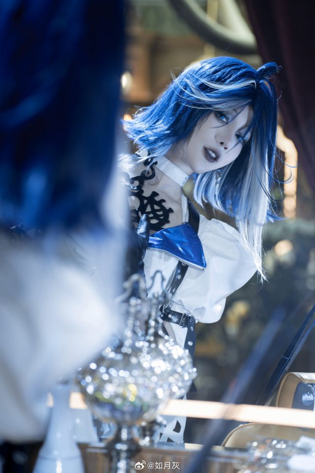 如月灰cos《无期迷途》阿黛拉,美到心跳加速的绝美魅力 如月灰cos《无期迷途》阿黛拉,美到心跳加速的绝美魅力