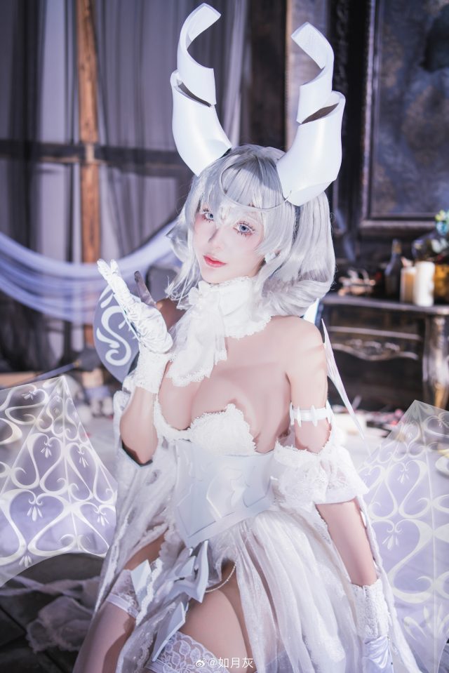 如月灰cos《游戏王卡组》白银城,美得不要不要的白银之美! 如月灰cos《游戏王卡组》白银城,美得不要不要的白银之美!