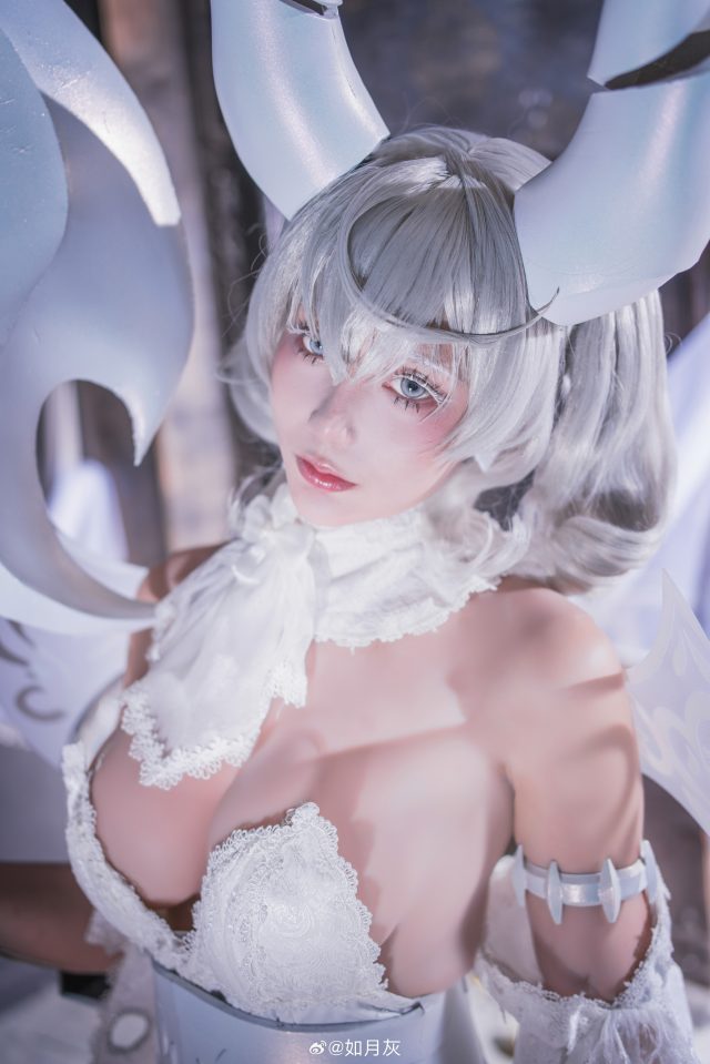 如月灰cos《游戏王卡组》白银城,美得不要不要的白银之美! 如月灰cos《游戏王卡组》白银城,美得不要不要的白银之美!