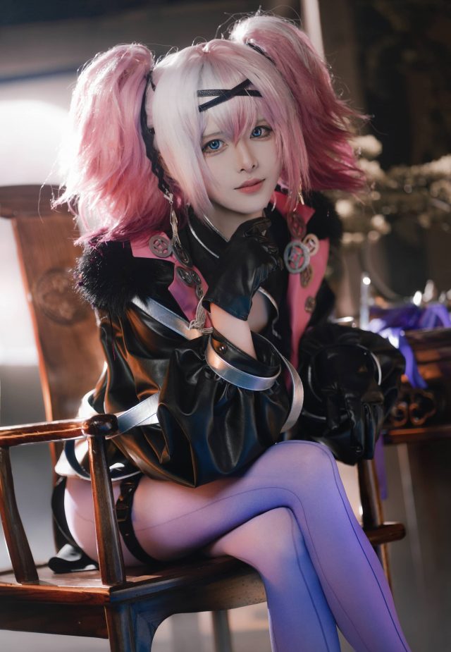 重庆美妹腥味猫罐：不仅容貌出众，而且COSPLAY才华令人惊叹