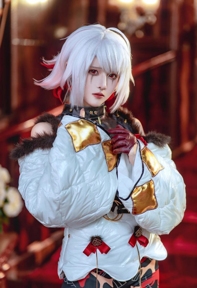 重庆美妹腥味猫罐：不仅容貌出众，而且COSPLAY才华令人惊叹