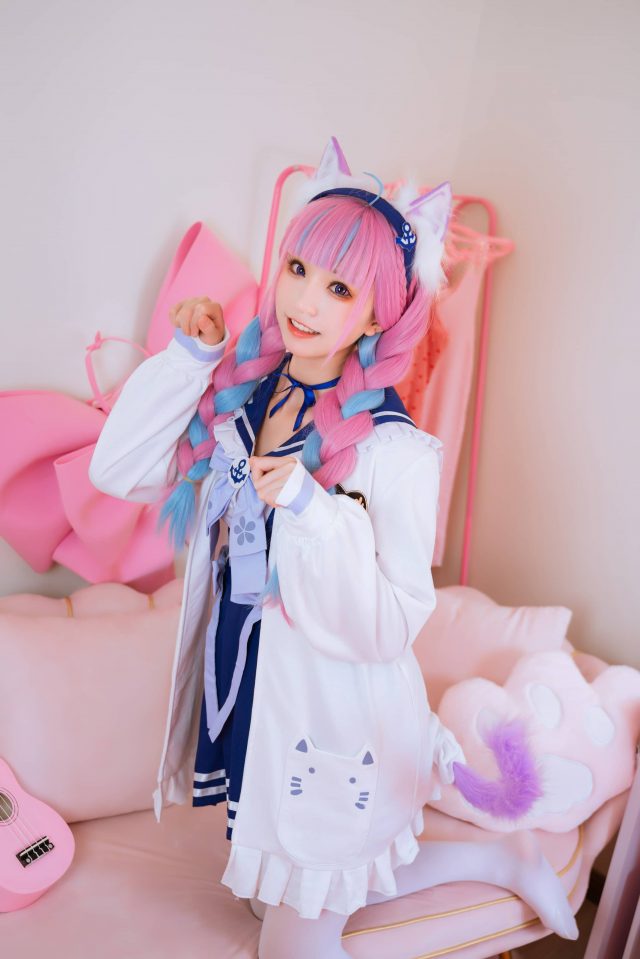 凑阿库娅的粉紫发色和天蓝挑染：绮太郎_Kitaro的绝美COSPLAY