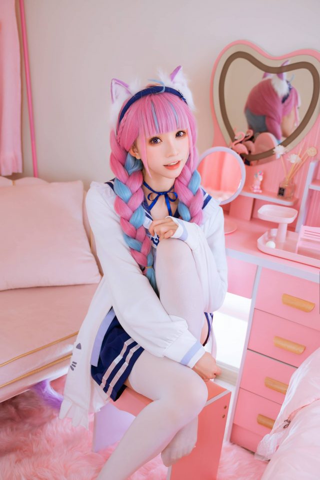 凑阿库娅的粉紫发色和天蓝挑染：绮太郎_Kitaro的绝美COSPLAY