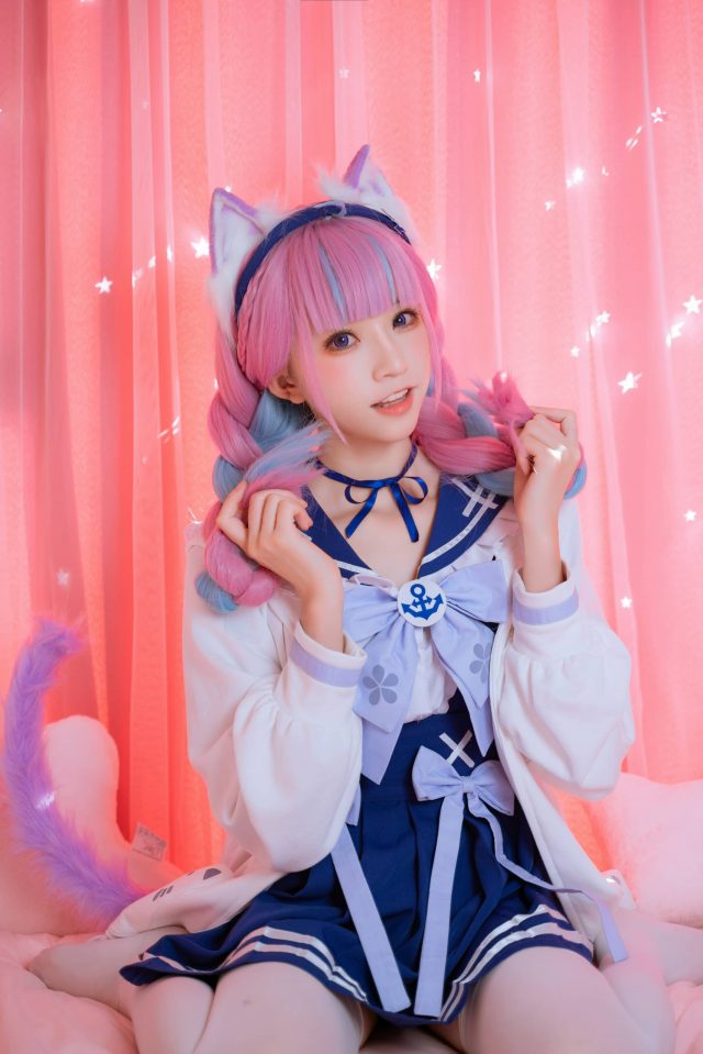 凑阿库娅的粉紫发色和天蓝挑染：绮太郎_Kitaro的绝美COSPLAY